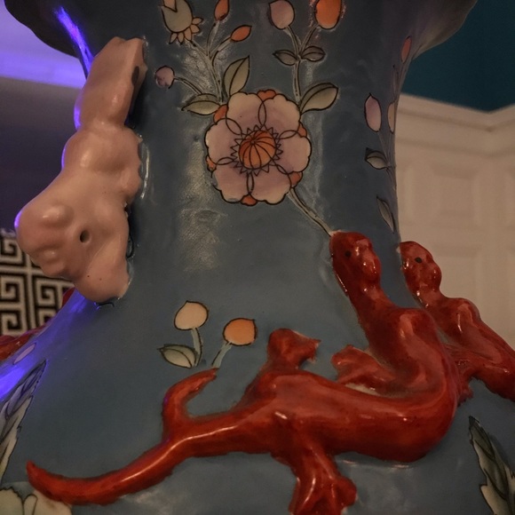 13.75” VTG Salamander Vase - Macau Chinese Porcelain - Picture 8 of 16